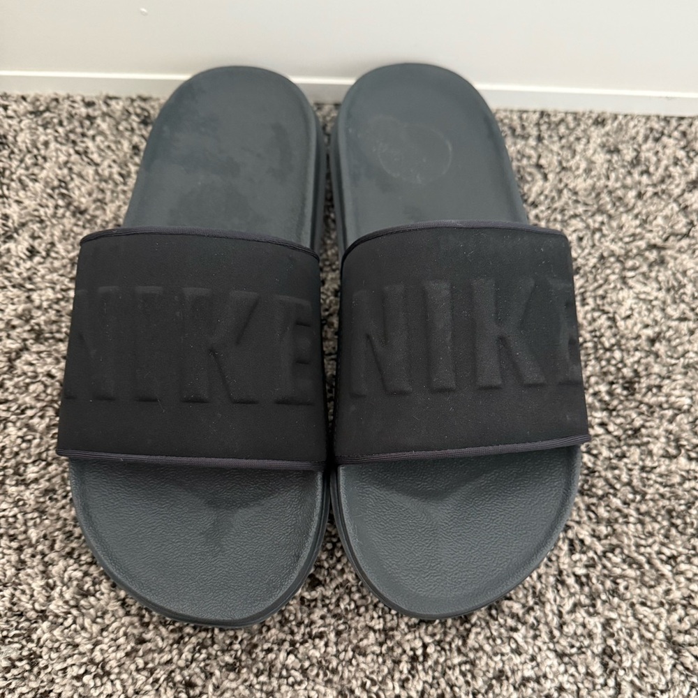 Nike women’s Offcourt Slide Black US 8